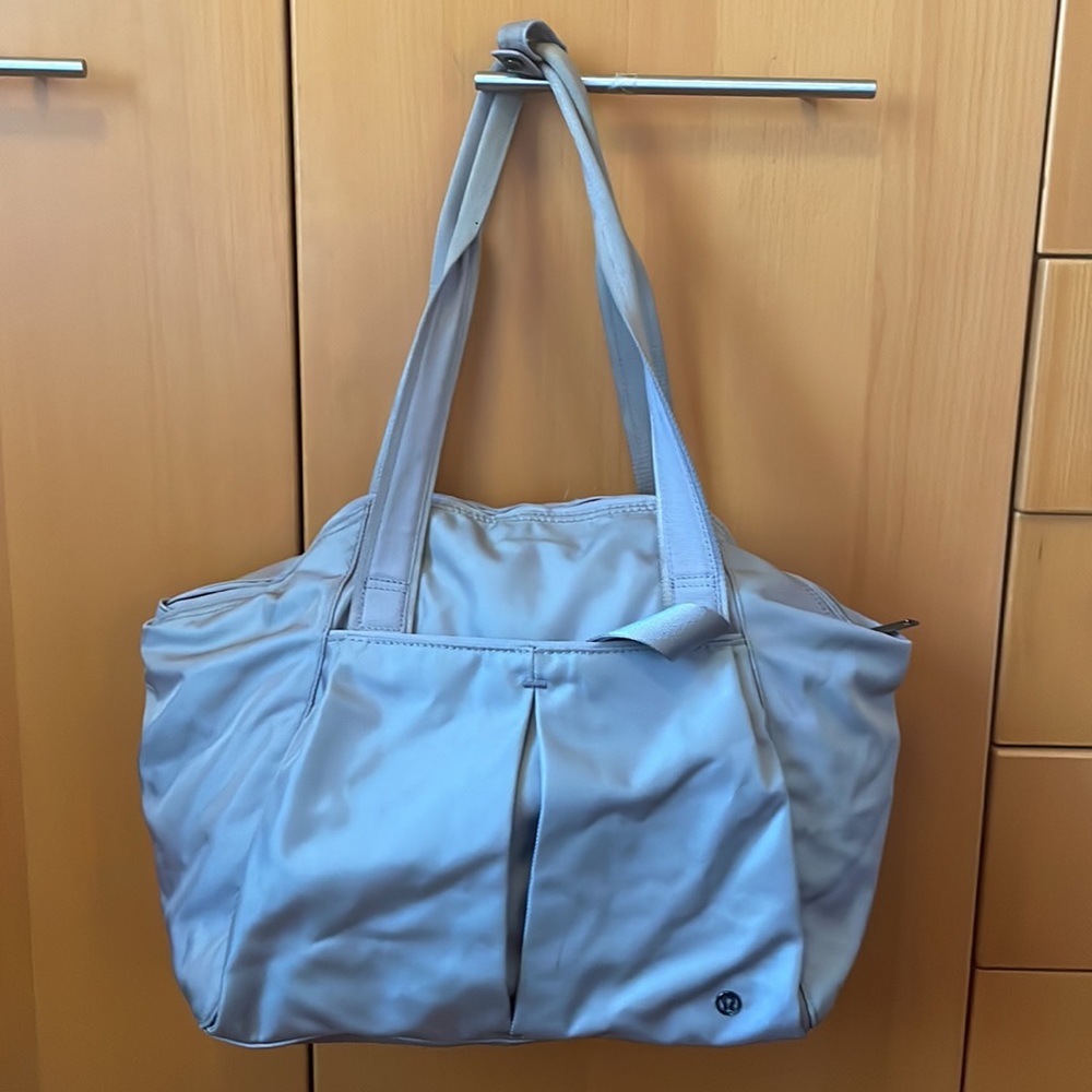 Lulu lemon gym bag, gray / silver
